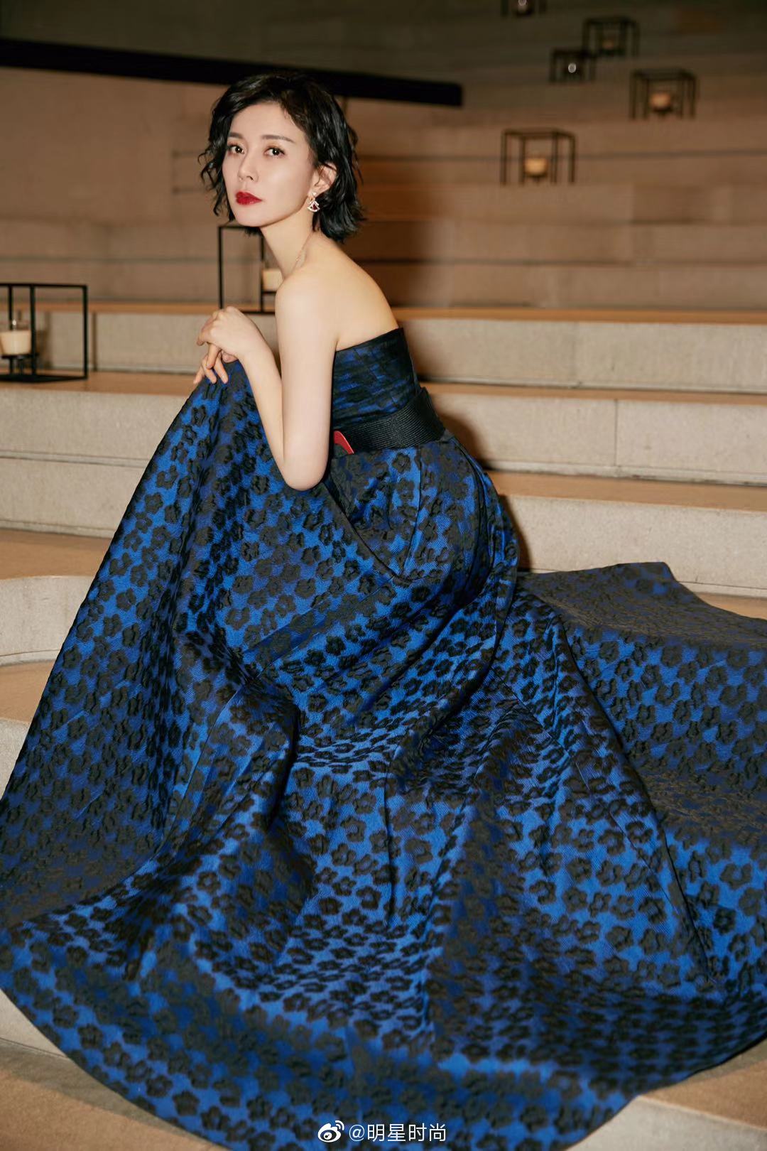 《烈火军校》的"霍小玉"刘敏现代照好美啊,今晚刷时尚先生盛典