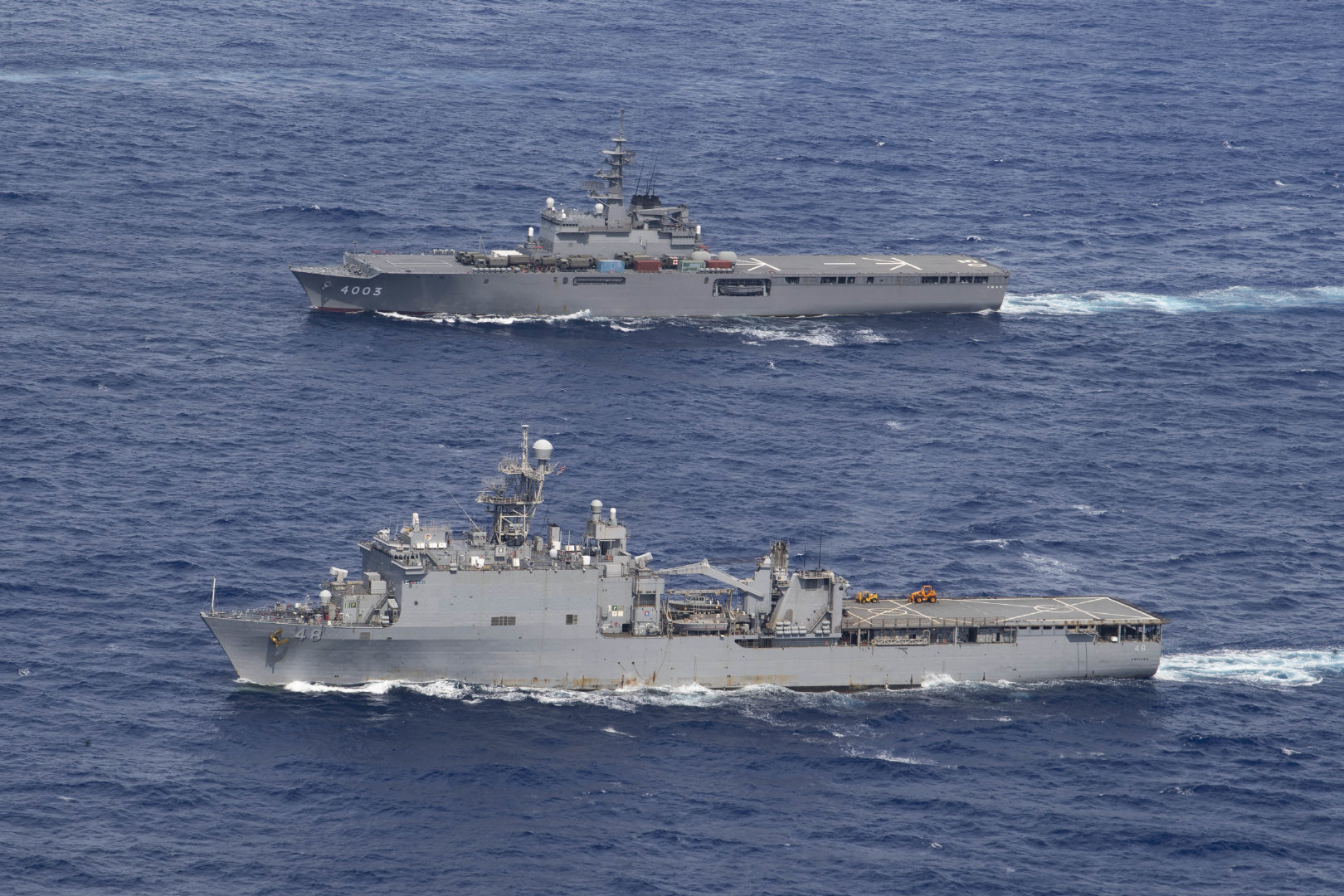 6月8日,美国海军绿湾号船坞运输舰(lpd-20)