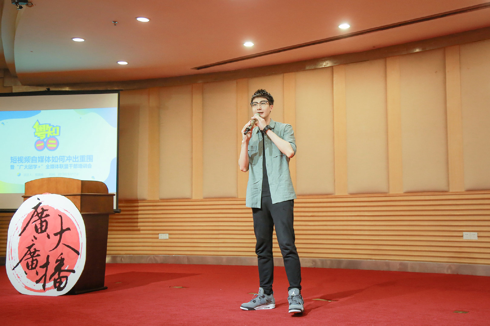 昨天@郭嘉峰 回母校广州大学参加分享会.在分享会上