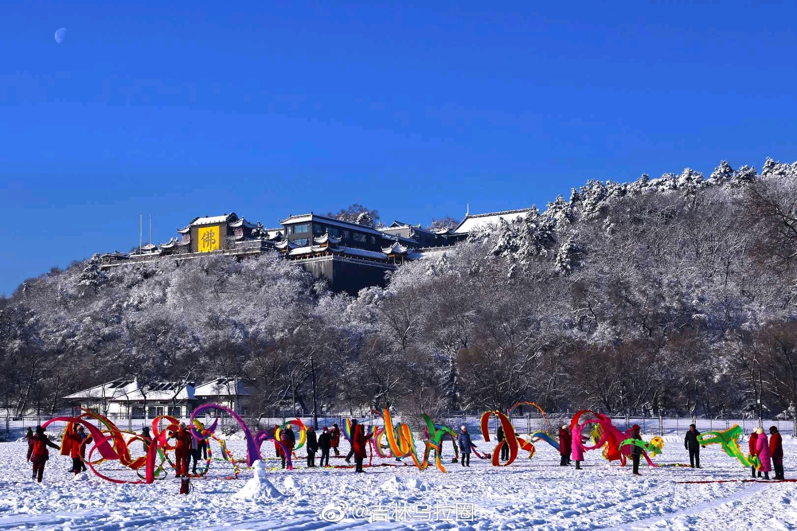 吉林市北山秀雪色引八方游客游玩摄影