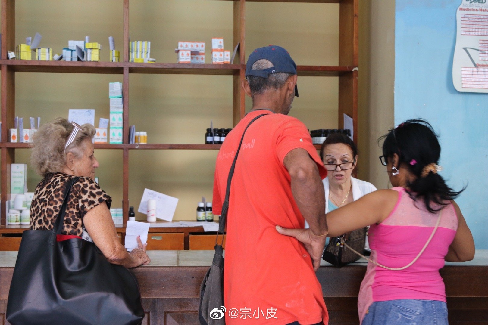 因为美国对古巴的经济制裁，古巴的发展几乎处于停滞状态