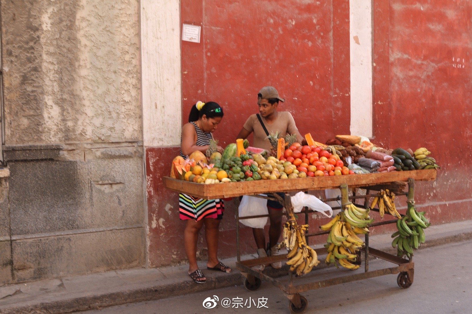 因为美国对古巴的经济制裁，古巴的发展几乎处于停滞状态