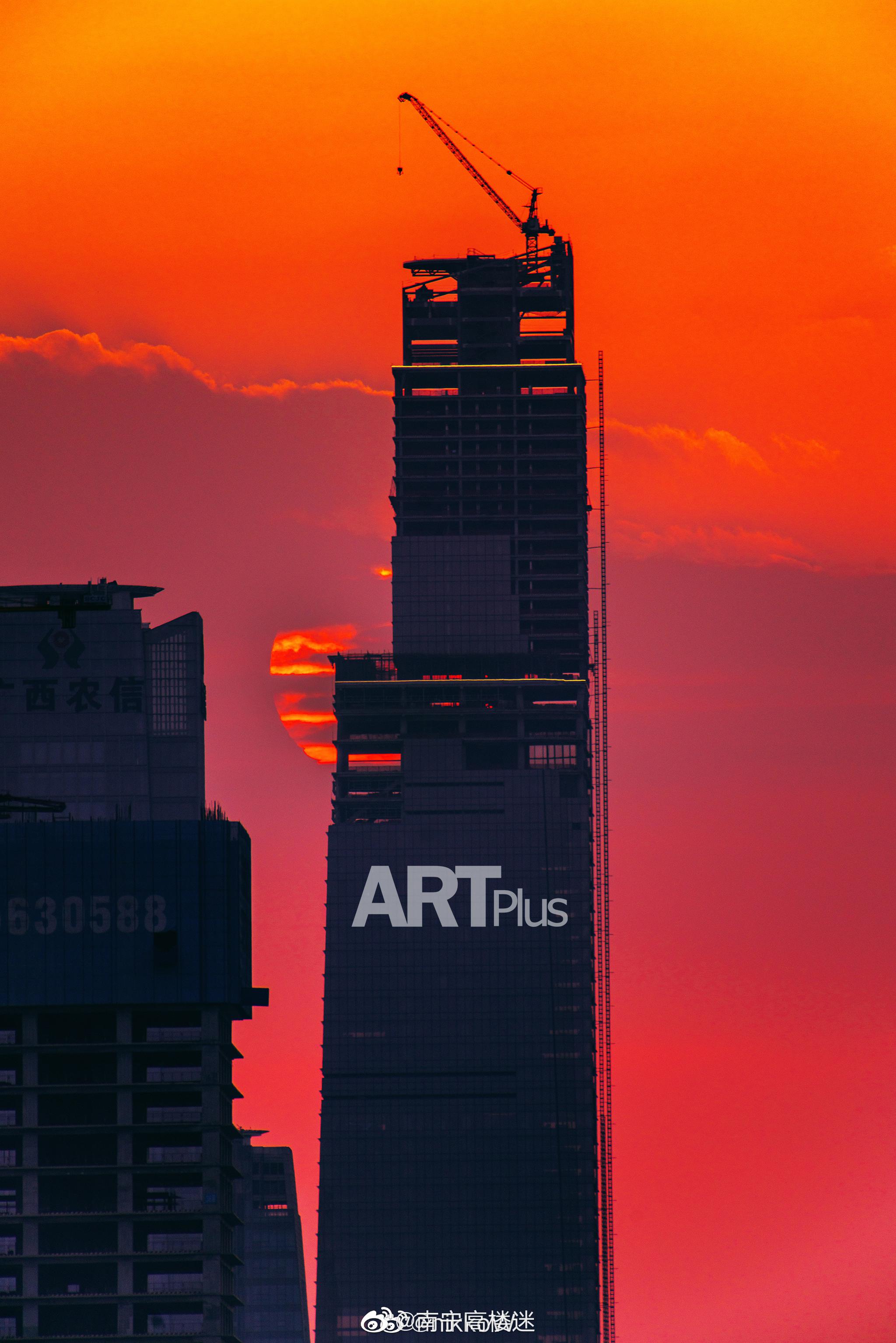 秋分时节,摄影师@nikkow 镜头中南宁绝美的悬日,真是美极了