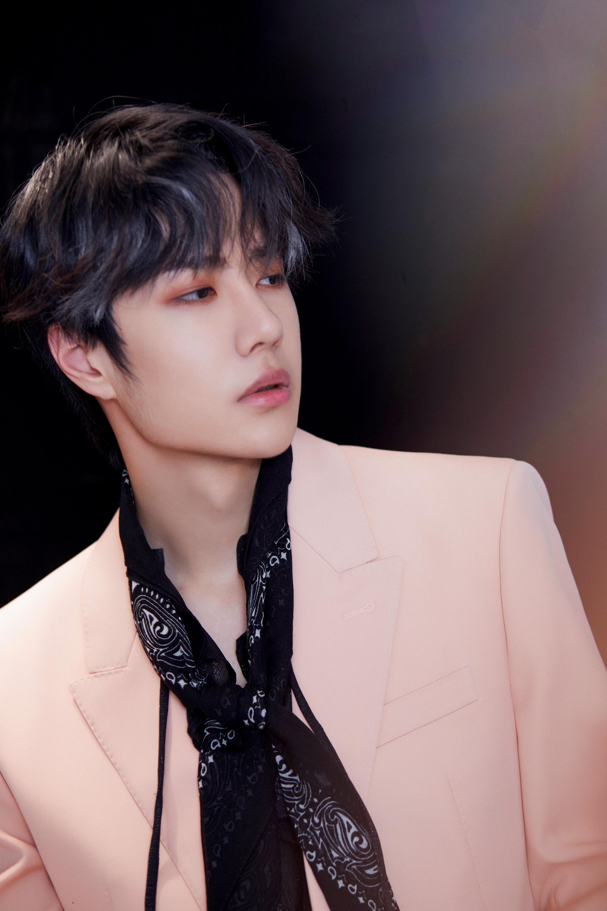 粉色西装小王子@uniq-王一博 如梦似幻晚安