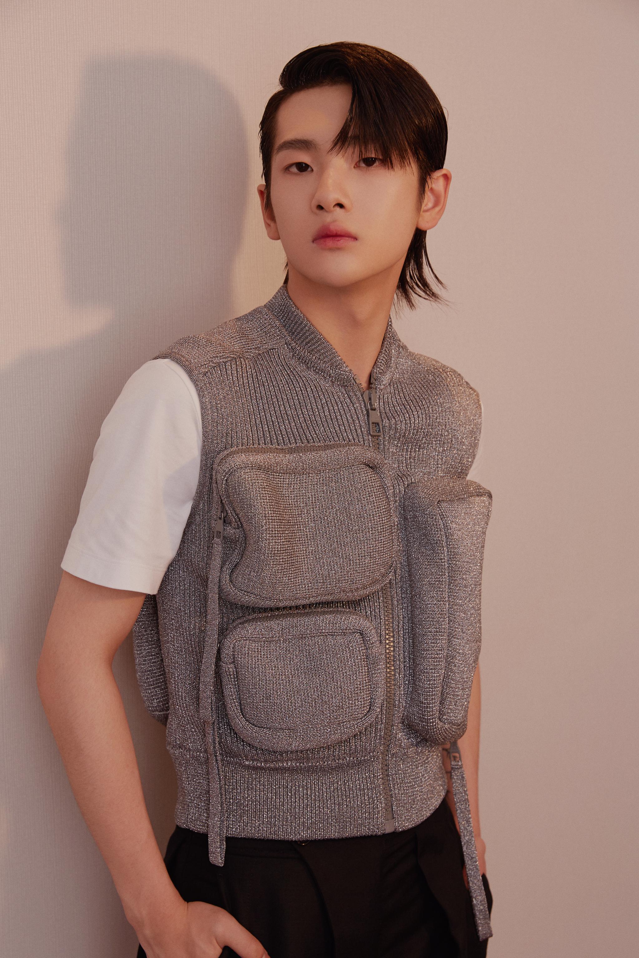 r1se-周震南 受邀出席由路易威登男装艺术总监virgil