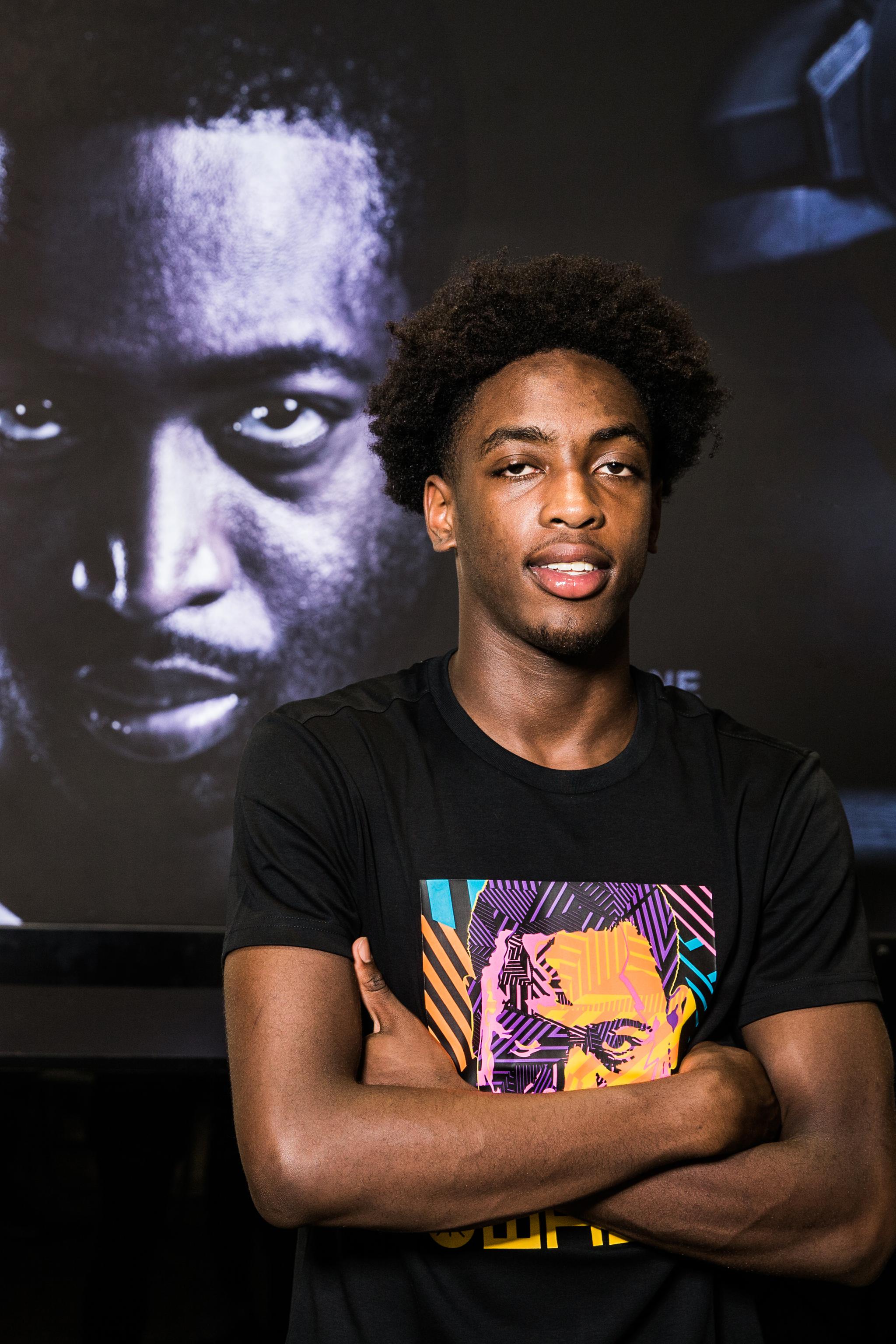 韦德陪扎伊尔逛李宁上海世博源店