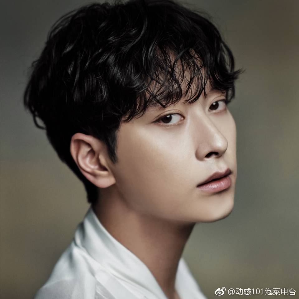 克里斯马爆棚的黄金忙内,帅气又暖心,成熟又稳重的生日粗卡