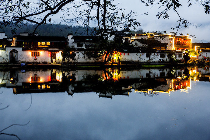 暮雨风吹尽,东池一夜凉.晚安