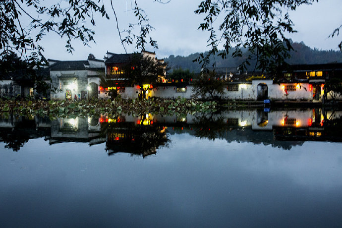 暮雨风吹尽,东池一夜凉.晚安
