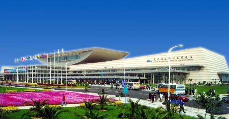 中国最早的通商口岸城市,目前外国人也最多,有第三世界首都之称