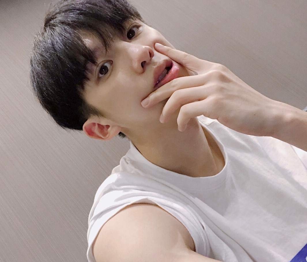 长相小奶狗,身材小狼狗的男生,你不得不服.