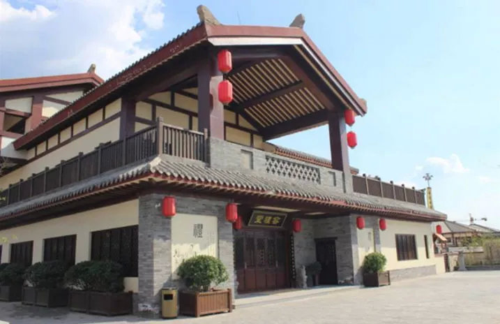 与其挤人海,不如带娃来这座湖畔汉风小镇,五一去超赞!