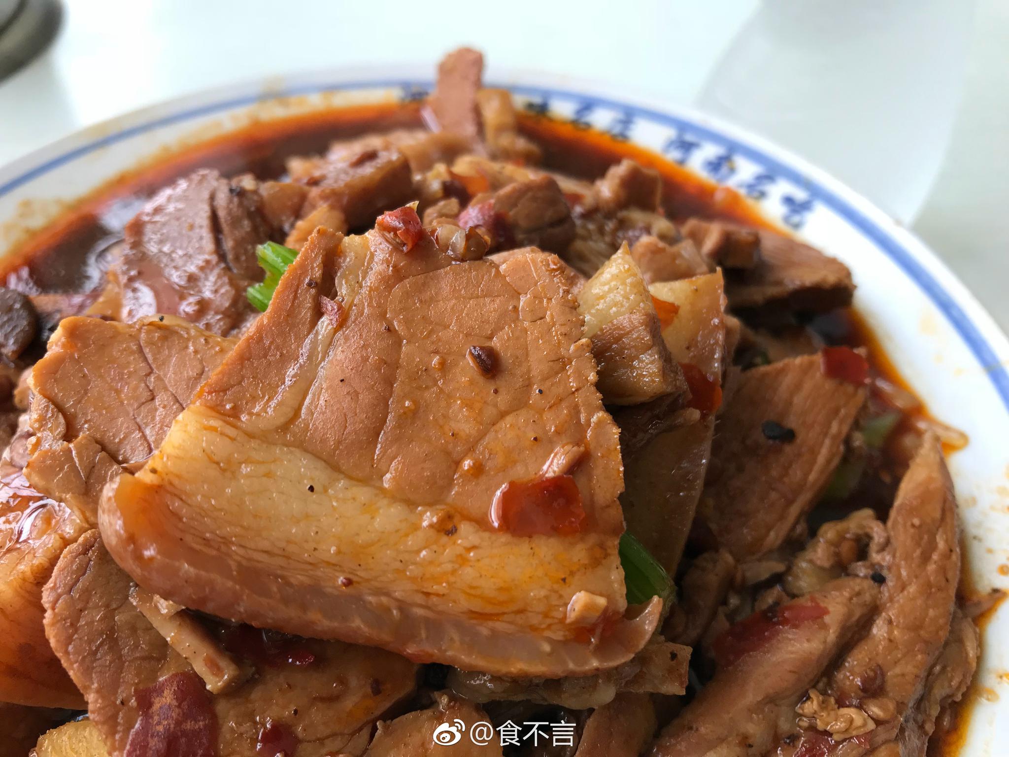 河南名吃杨根宪鲁山揽锅菜据说这家揽锅菜是鲁山当地最有名的店很大