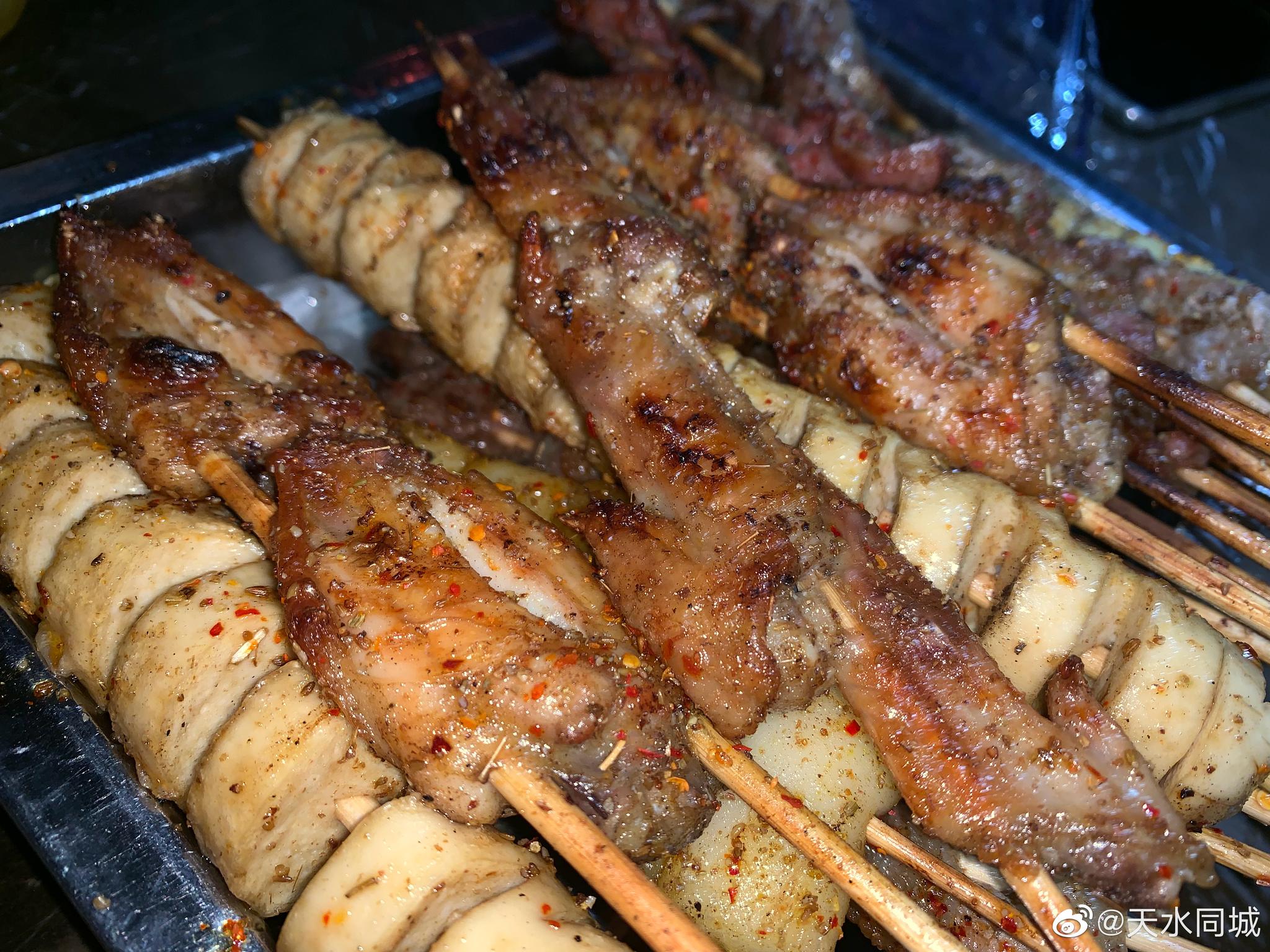 深夜美食!"吃"烧烤成了每个人的夜宵.