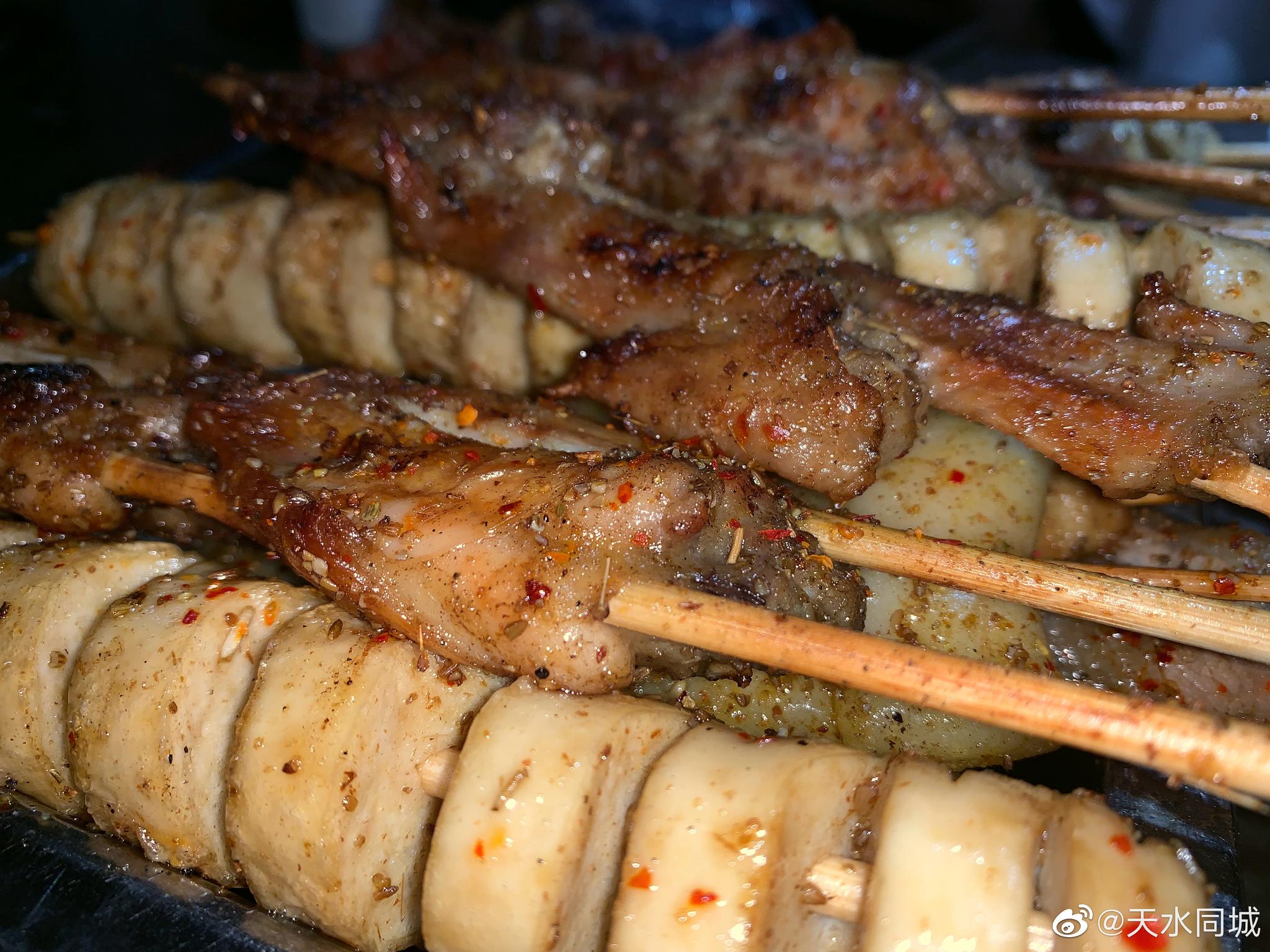 深夜美食!"吃"烧烤成了每个人的夜宵.