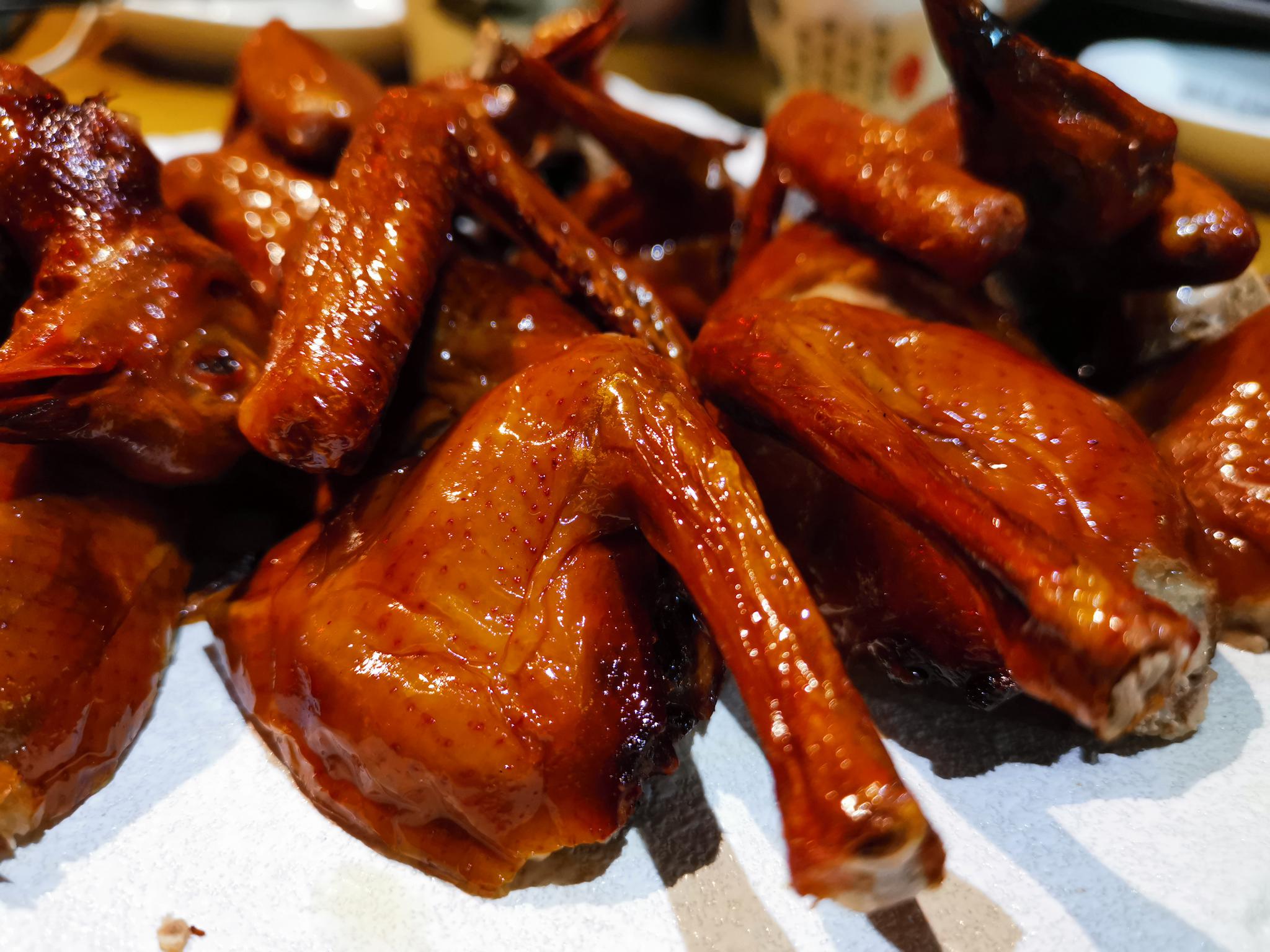 广州的大鸽饭 烤乳鸽鲜嫩多汁,实在的不赖