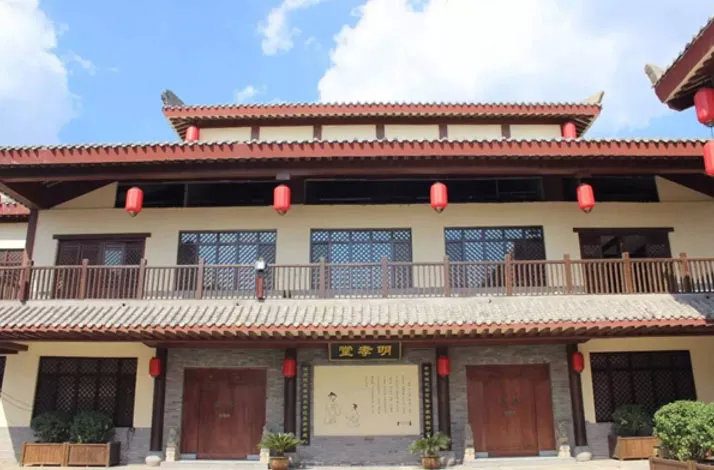 与其挤人海,不如带娃来这座湖畔汉风小镇,五一去超赞!