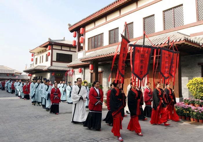 与其挤人海,不如带娃来这座湖畔汉风小镇,五一去超赞!