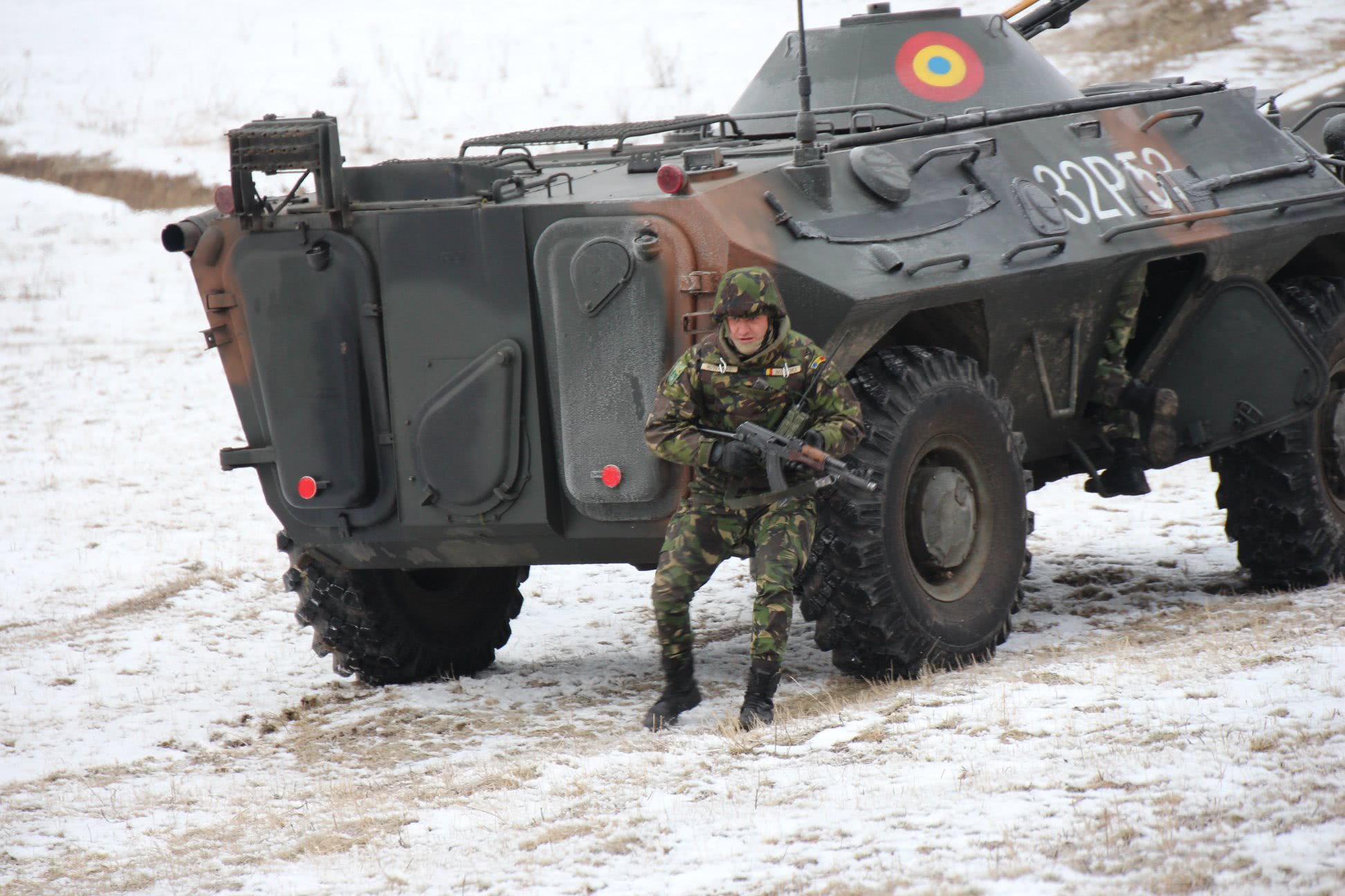紧贴实战化:罗马尼亚山地旅部队不畏严寒踏雪军演