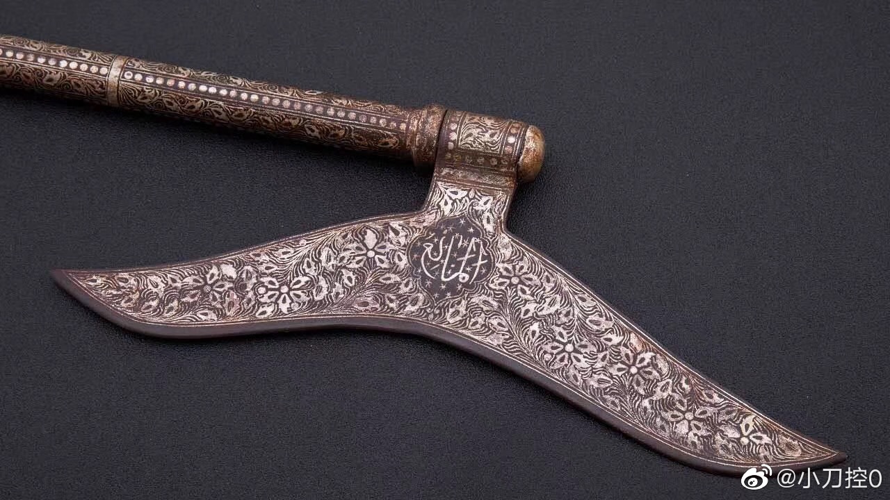 鋄银鱼尾斧,整斧为全钢制成,独特的斧头造型酷似鱼尾