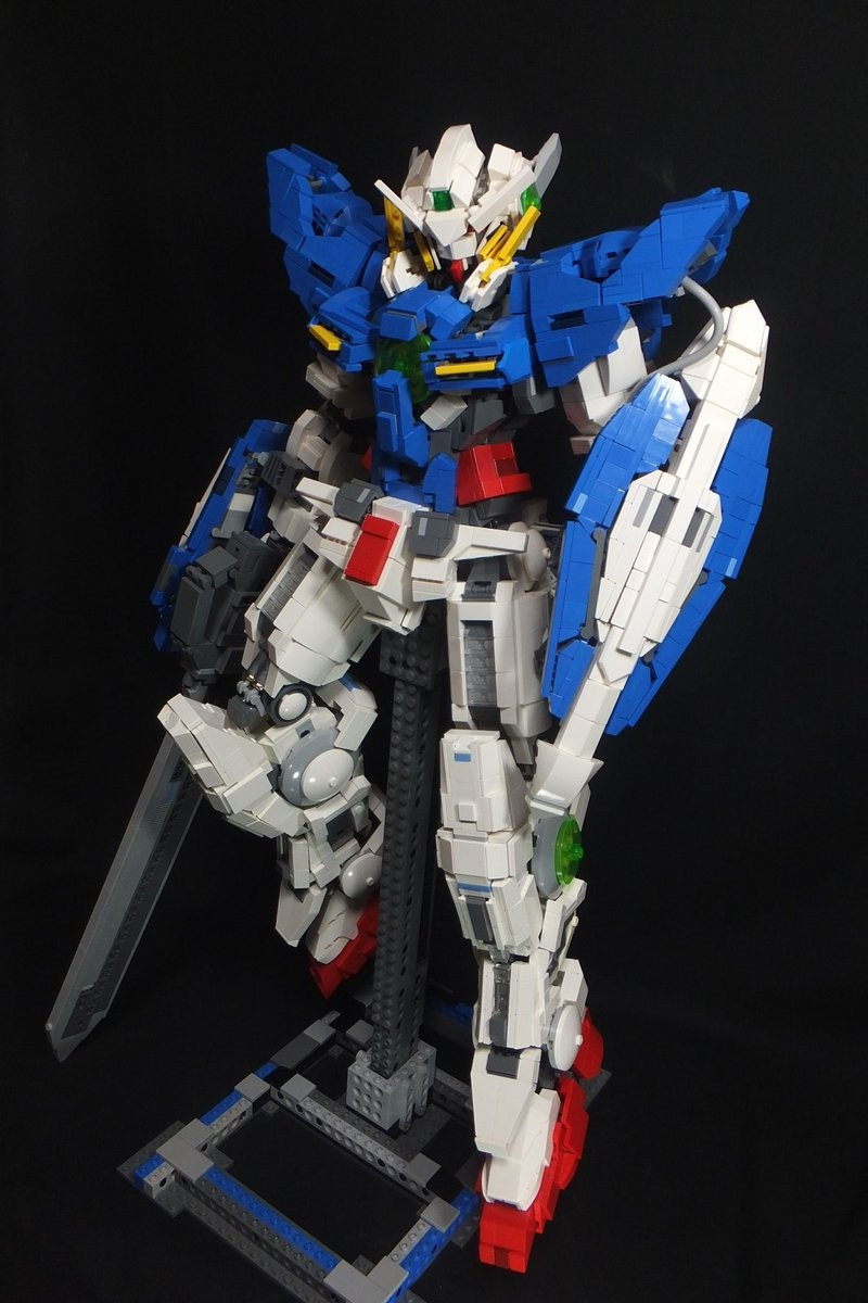 推特网友用乐高拼出能天使高达模型