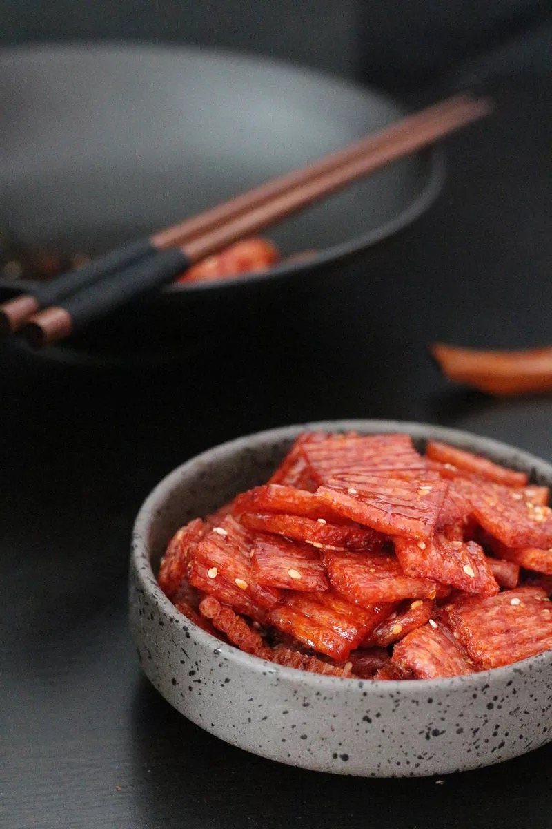 辣条手机壁纸来压压惊图源网络