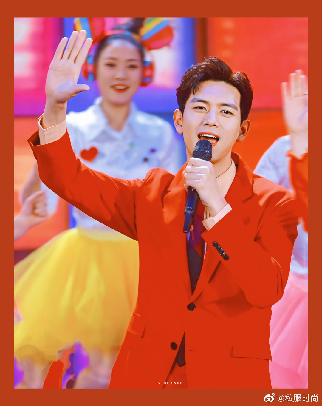 李现春晚首秀,太撩人了,红色正装的现男友让人心动!