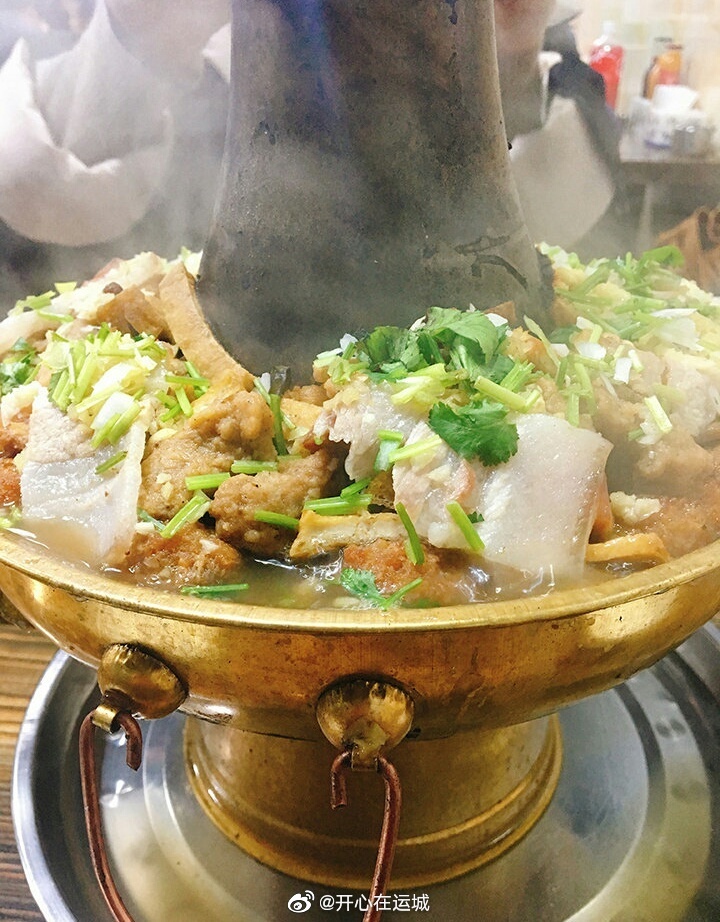 山西运城名吃"新绛铜火锅",喜欢吃的举手!