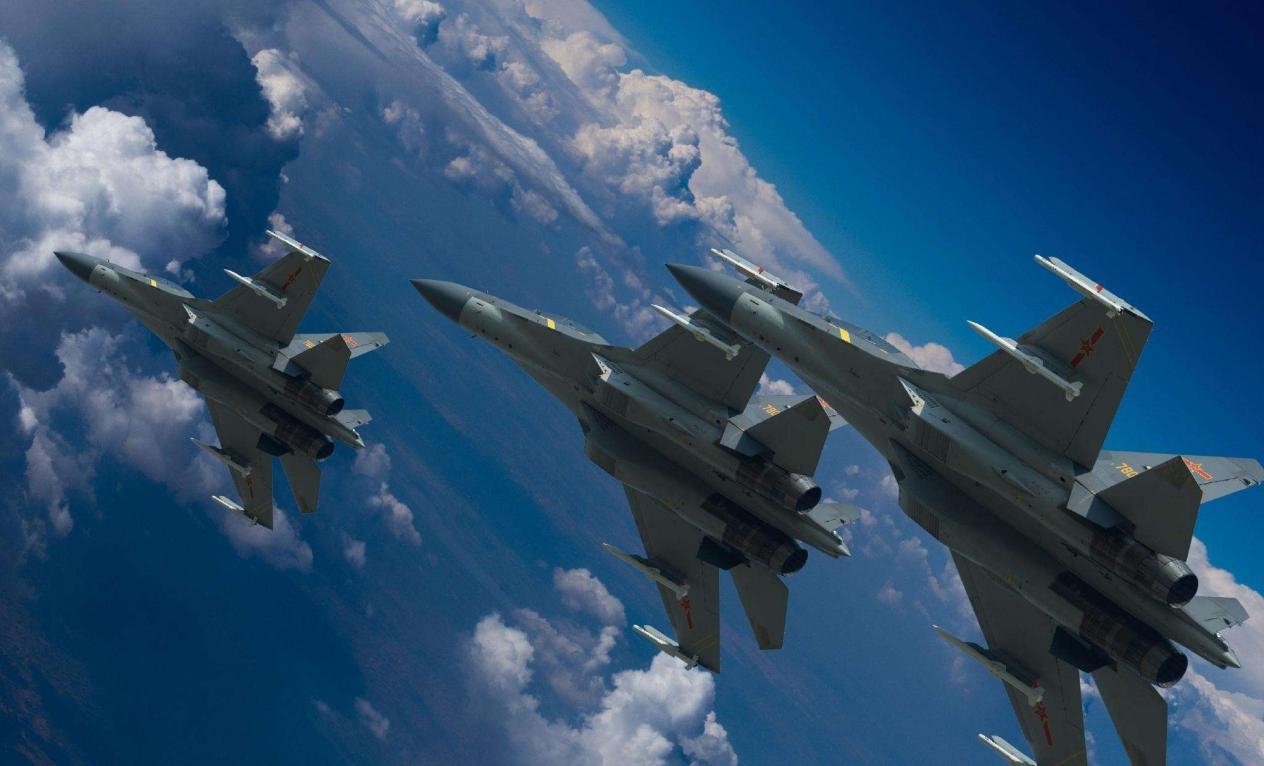 歼-16首次以机群编队方式出镜,在中国空军内享有重要战略地位