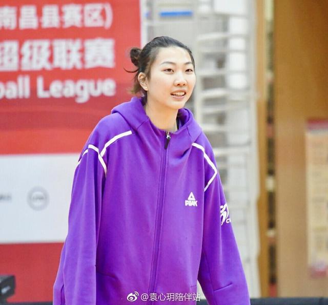 何时何地都要美美哒!袁心玥参加训练也化妆,娇俏可爱美出新高度