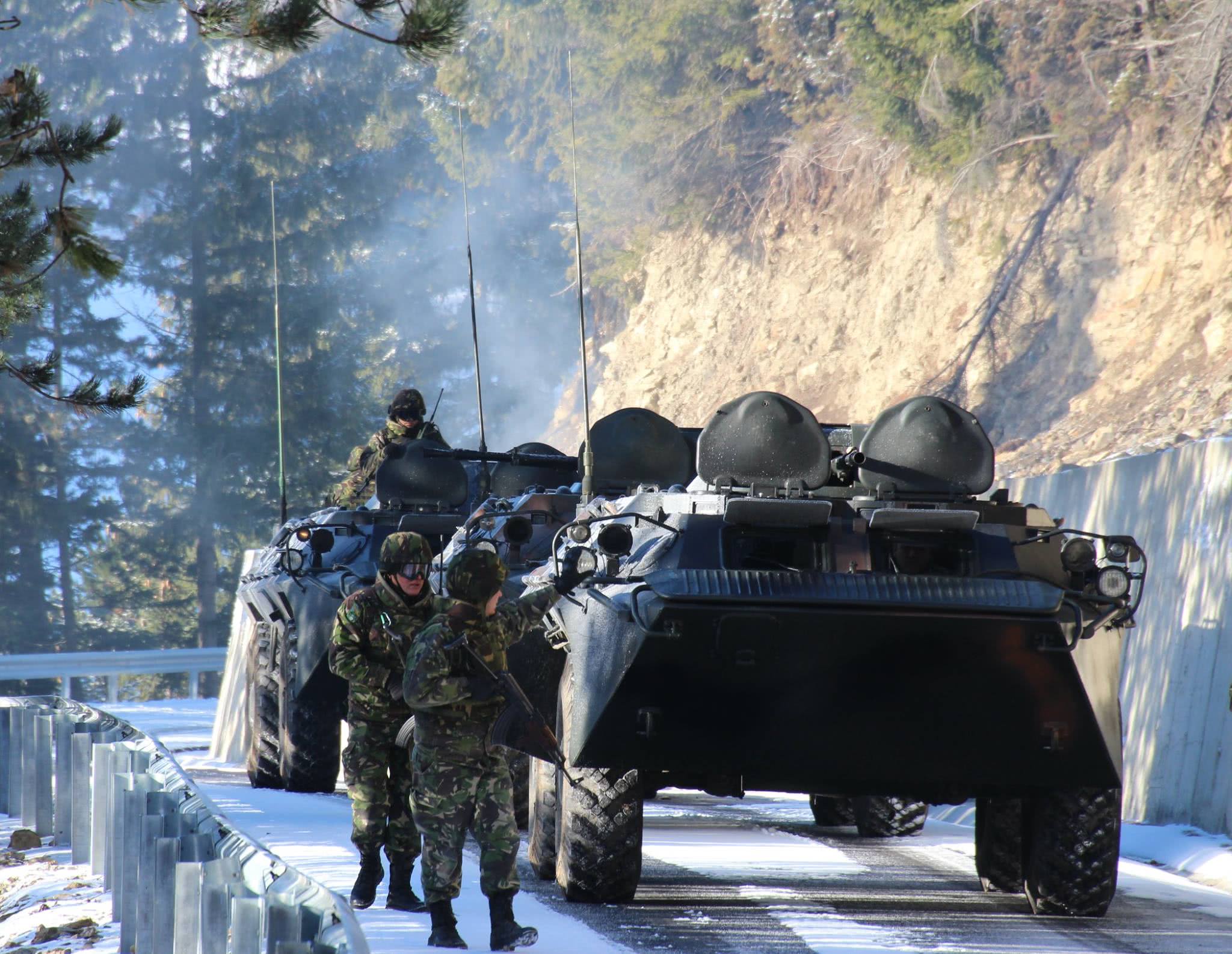紧贴实战化:罗马尼亚山地旅部队不畏严寒踏雪军演