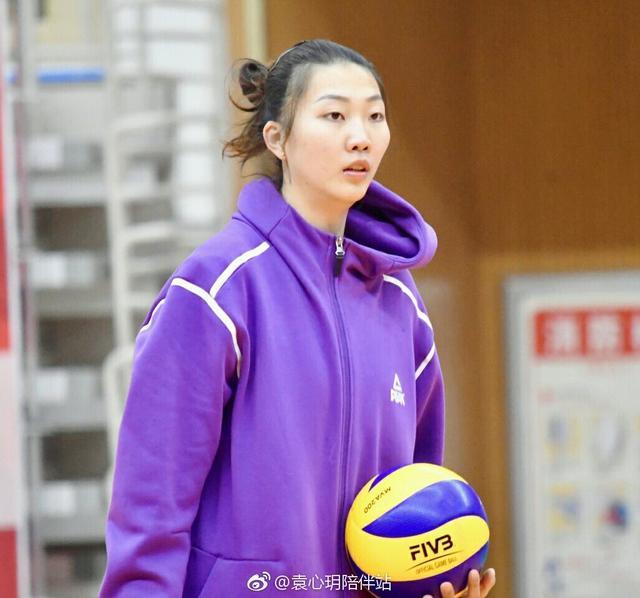 何时何地都要美美哒!袁心玥参加训练也化妆,娇俏可爱美出新高度