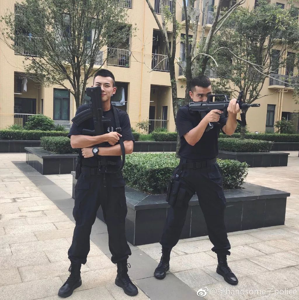 这基层f4颜值炸裂你还嗑什么抖音十层滤镜油腻男