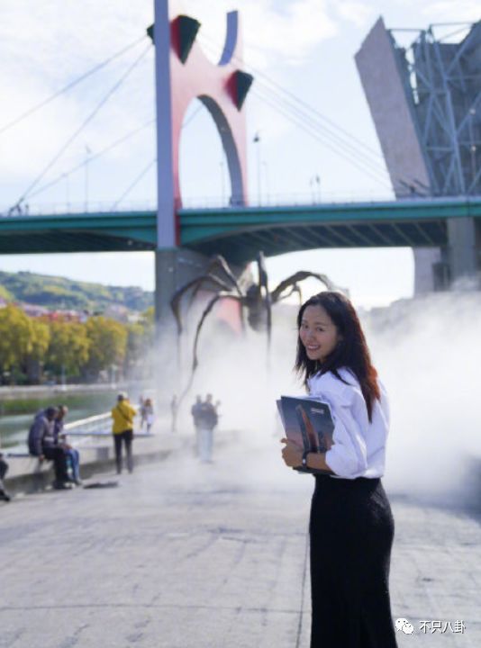 才子才女人设易翻车？江一燕获奖被翻旧账群嘲?专业和爱好要分清