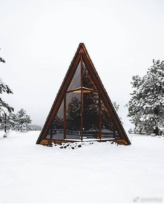 创意三角形建筑设计