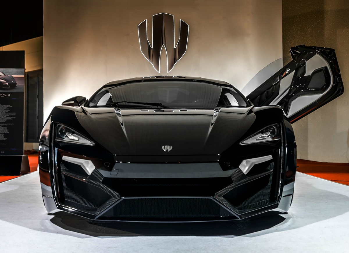 黑色猛兽lykan hypersport