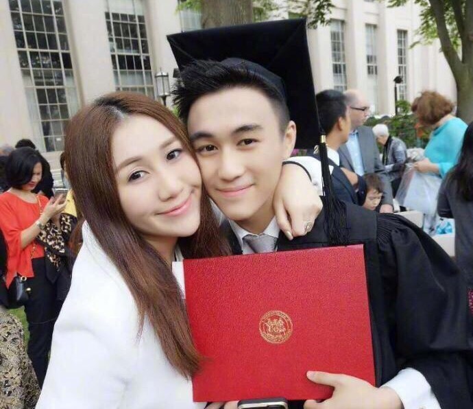 何盈超比老公大7岁,这位来自哈尔滨的98年小伙,还是个哈佛学霸