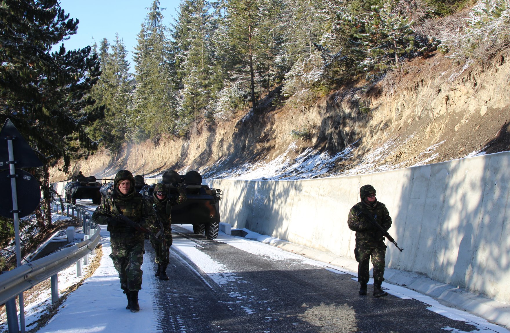 紧贴实战化:罗马尼亚山地旅部队不畏严寒踏雪军演|罗马尼亚|步兵|轻型