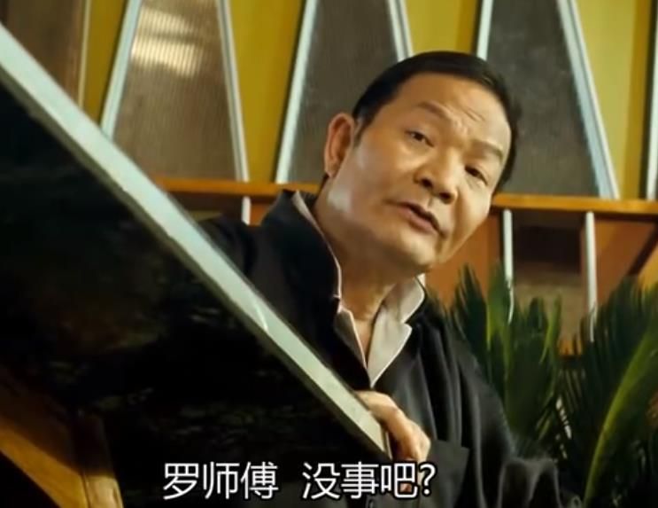 看过《叶问2》的朋友应该知道,戏中有一个跟罗师傅一样"嘴炮"的郑师傅