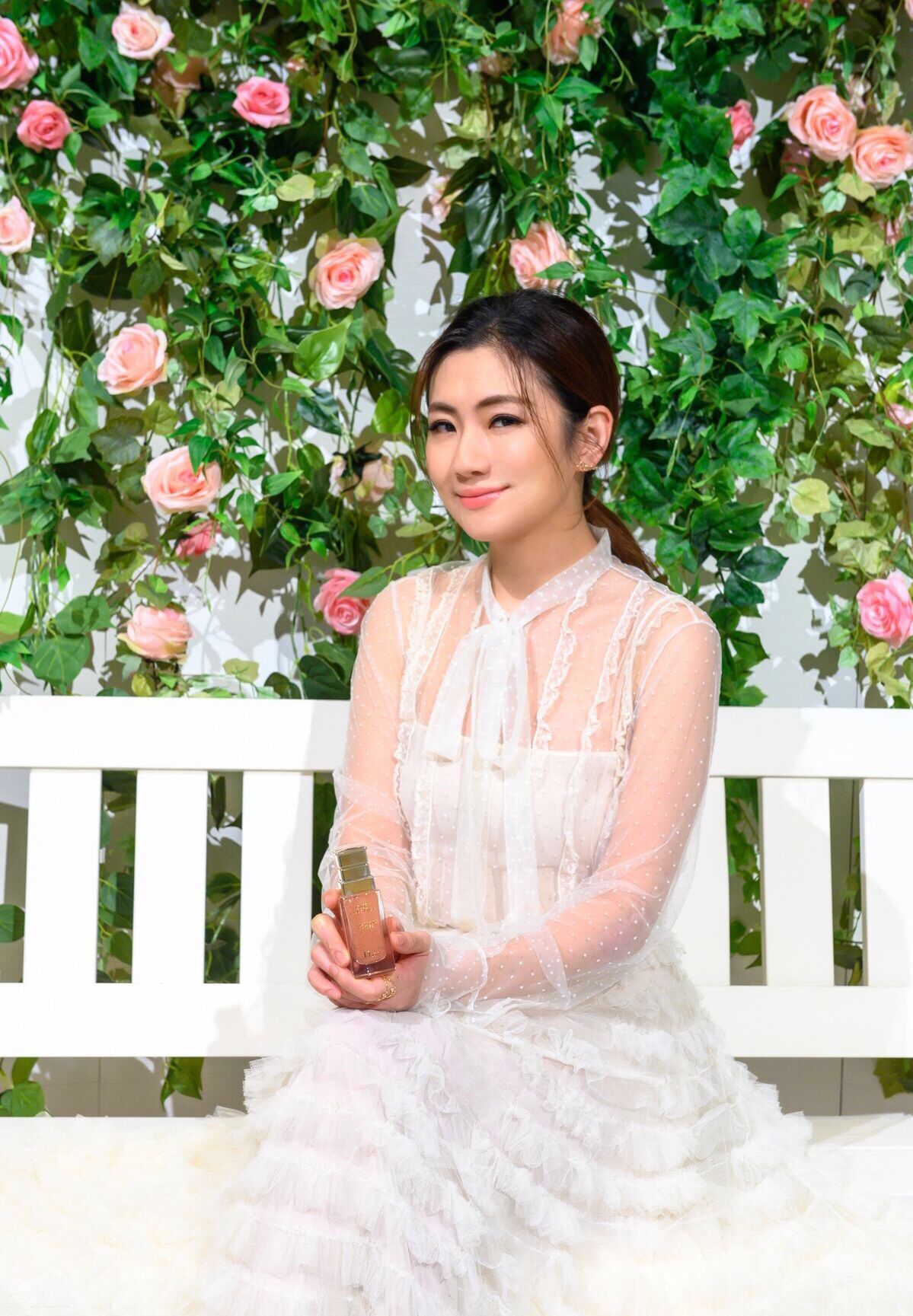 任家萱这组穿搭是摆拍?咱们学会了,开春也能如此美!