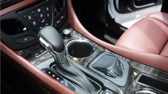 自动挡汽车驾驶技巧 新手入门必看