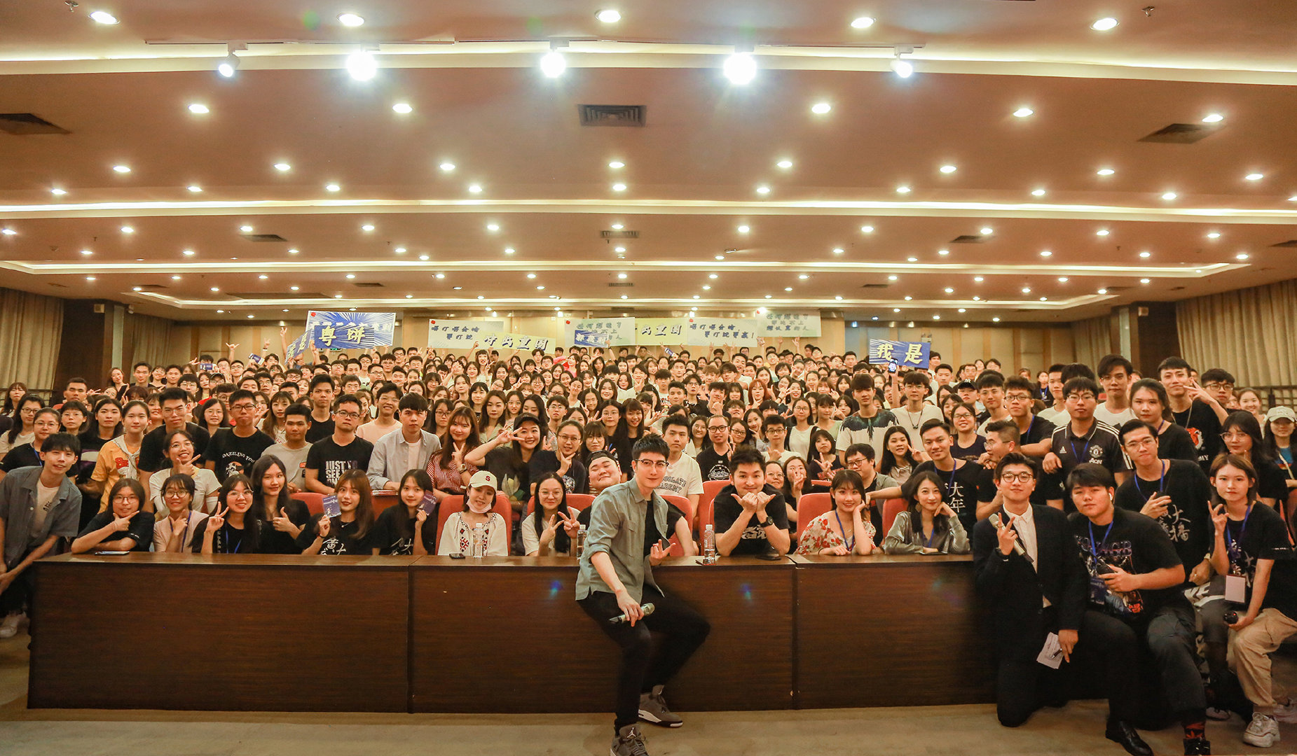 昨天@郭嘉峰 回母校广州大学参加分享会.在分享会上
