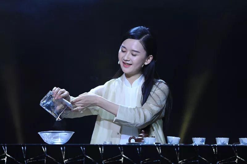 官宣实至名归徐黄涛夺得茶企通最美茶艺师冠军