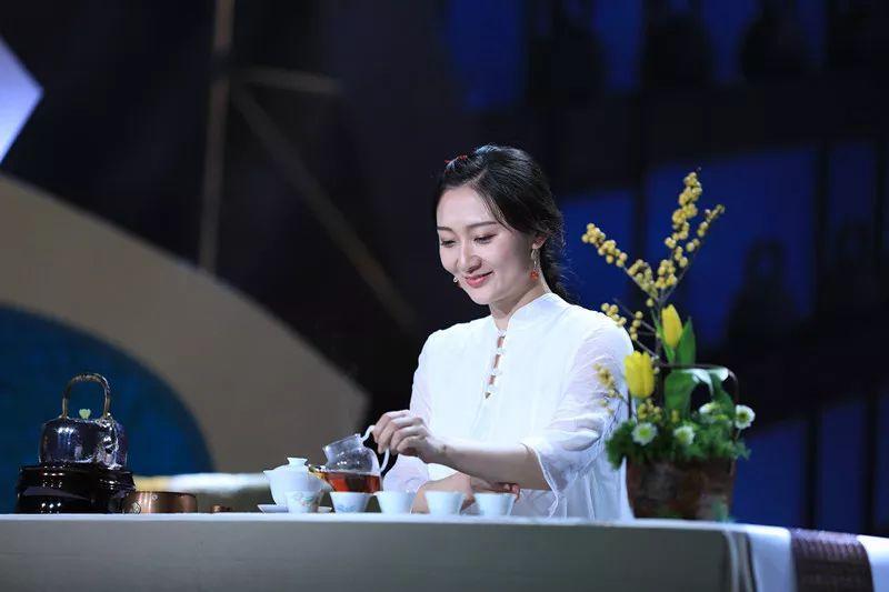 官宣实至名归徐黄涛夺得茶企通最美茶艺师冠军