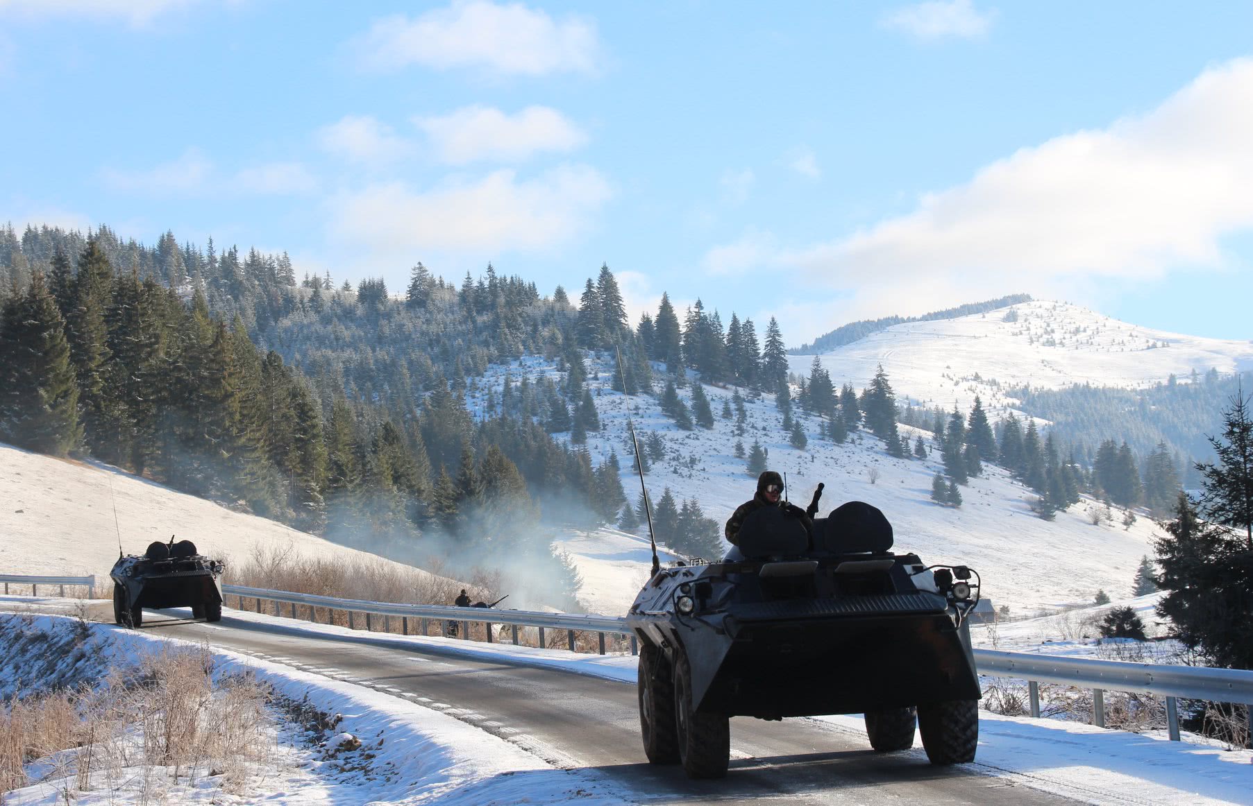 紧贴实战化:罗马尼亚山地旅部队不畏严寒踏雪军演