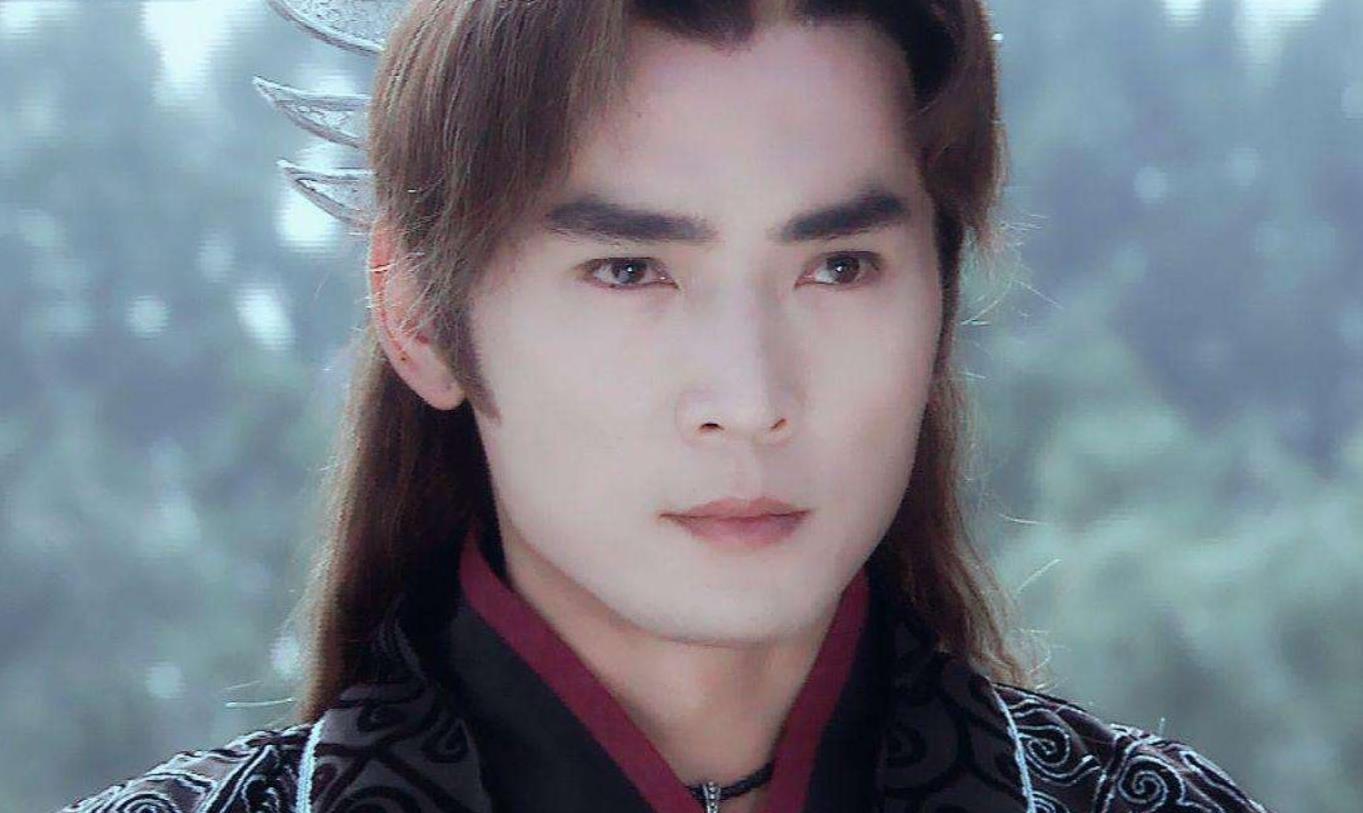 真的是一眼万年的帅气反派,网友:第一次喜欢反派,还粉上了真人