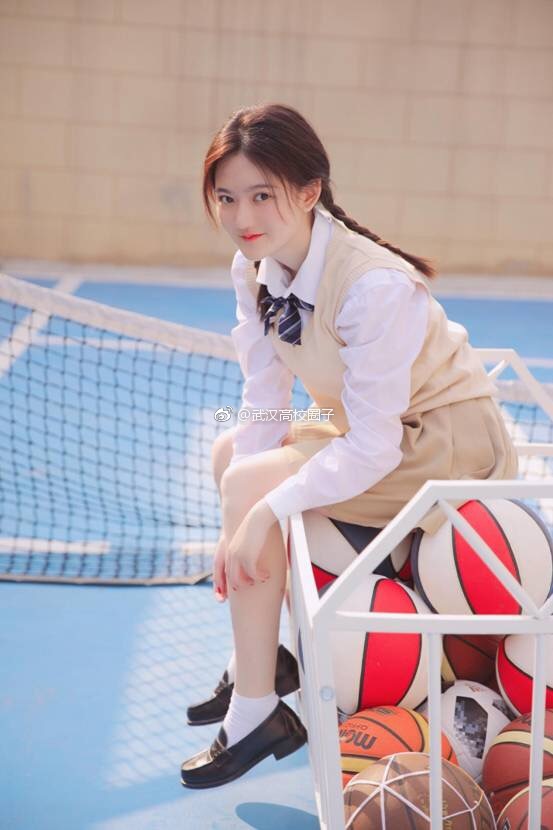 武汉传媒学院校花詹思羽最新写真