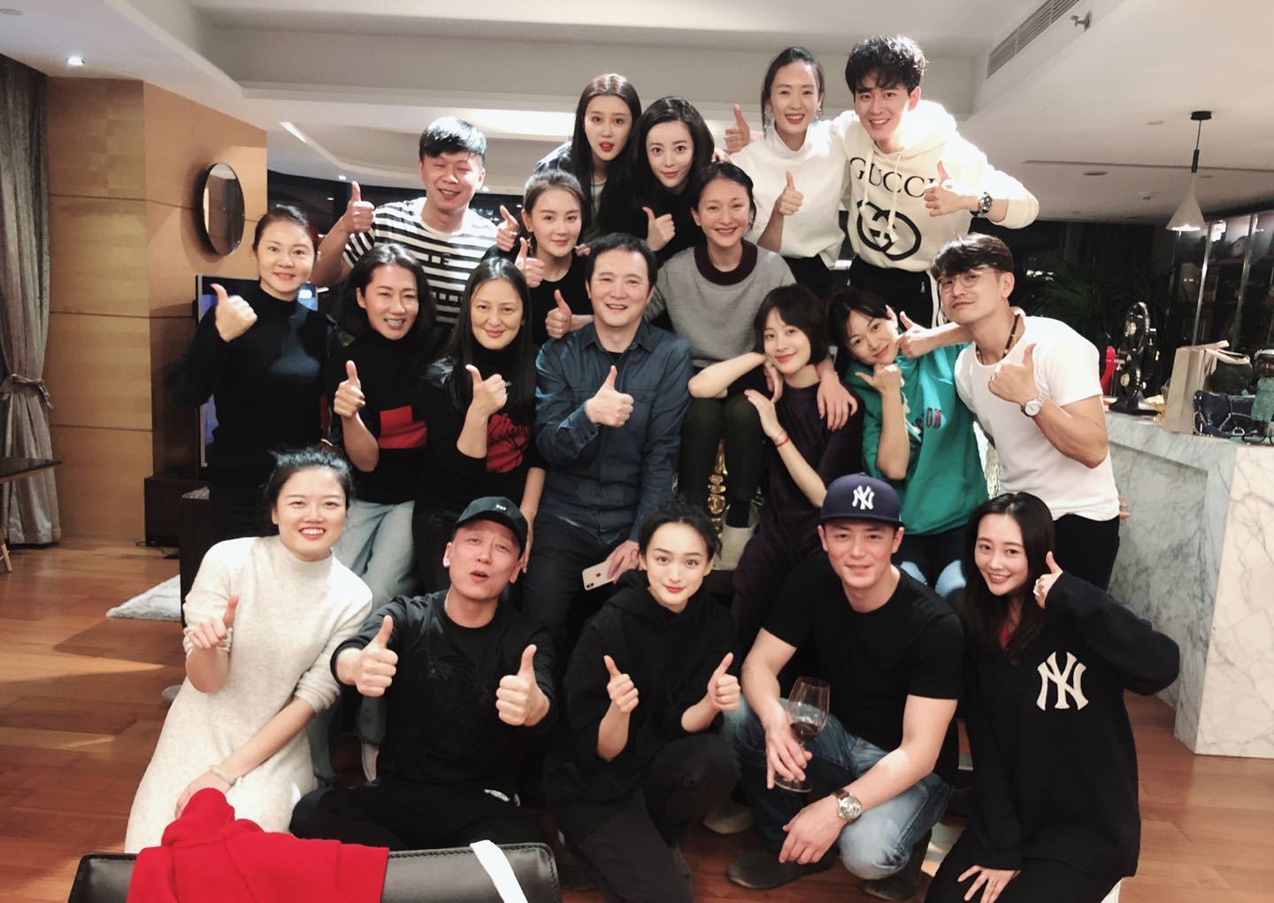 李纯和周迅因如懿传结缘成好姐妹重聚合影被李纯小细节暖到