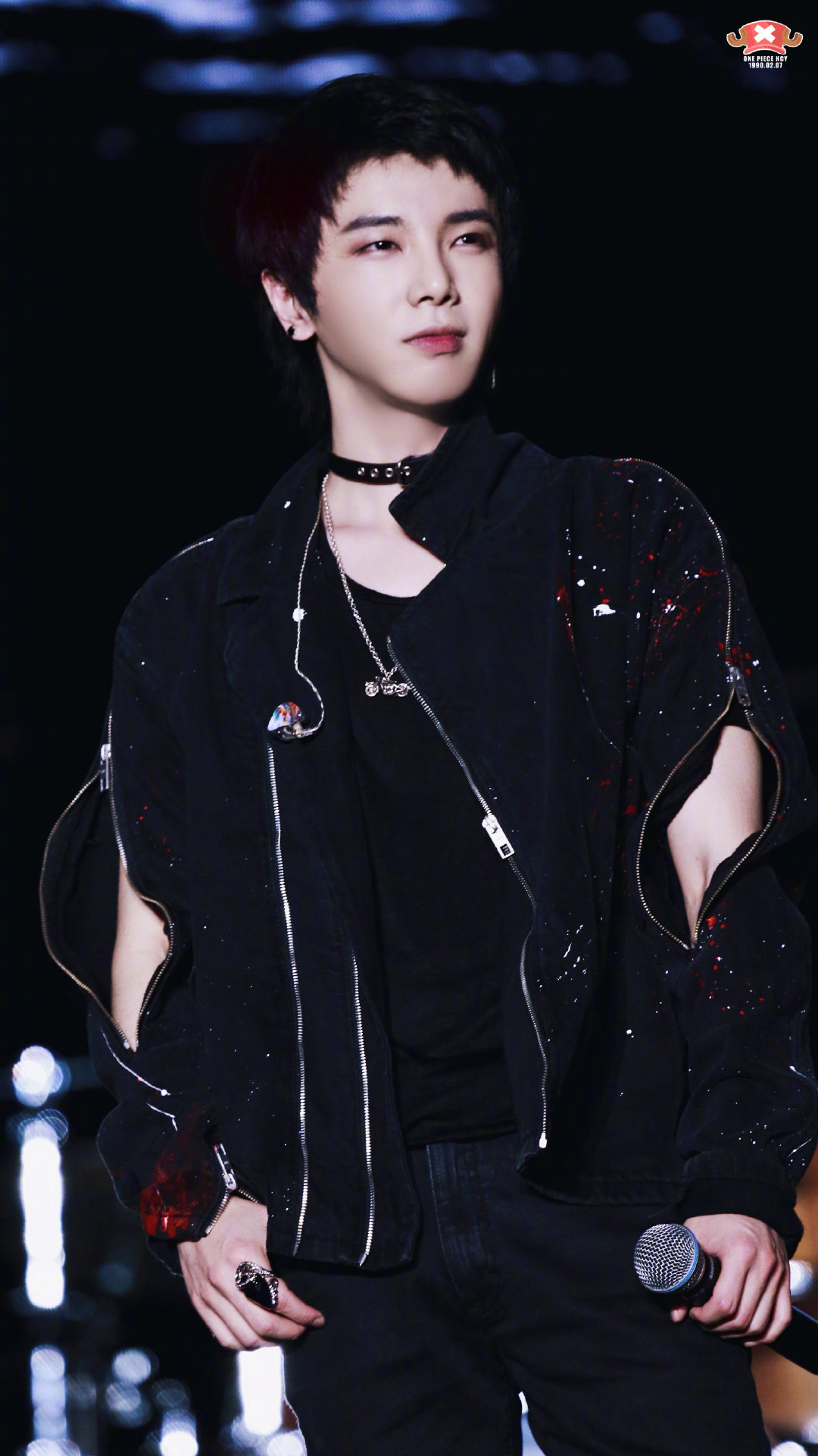 华晨宇优秀的锁骨,精致的五官,才华横溢的本人,简直完美