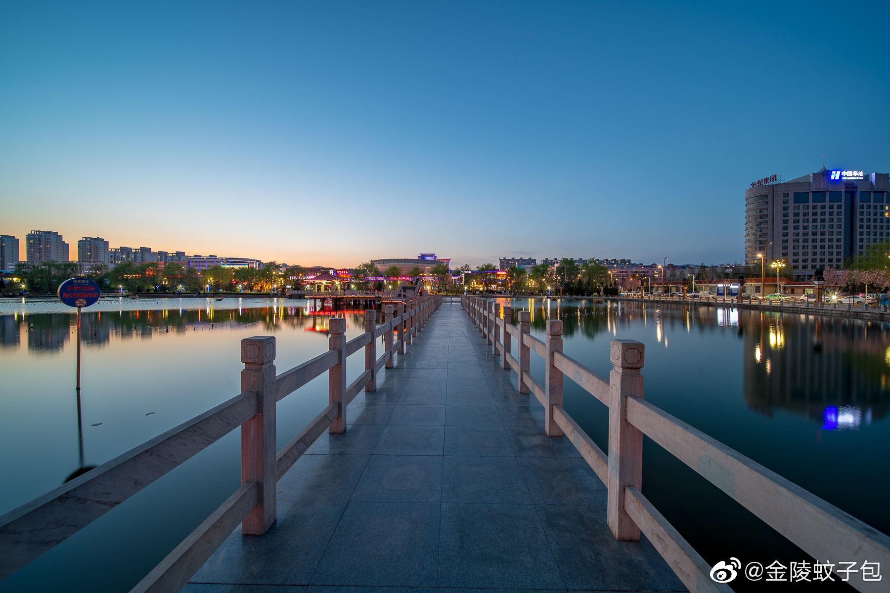 甘肃平凉新民路夜景！